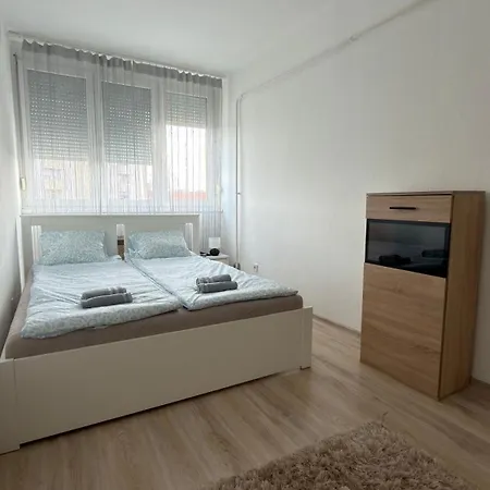 Varkonyi Deluxe * סולנוק